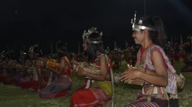 Para penari likurai saat gladibersih di Lapangan Umum Betun, Rabu (3/7)