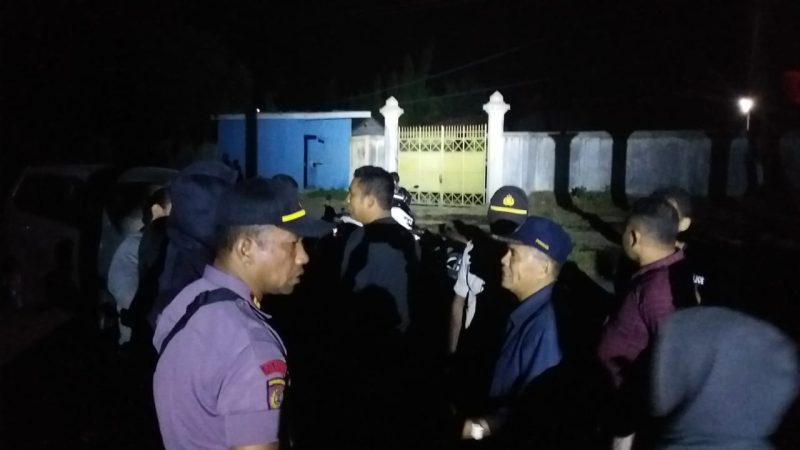 Aparat kepolisian sedang koordinasi dengan panitia penyelenggara terkait tidak adanya izin keramaian NTT Big Fight 2 di Gelora Samador da Cunha Maumere, Jumat (2/8) malam
