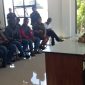 Forum Maumere Corruption Watch (F-MCW) sedang berdialog dengan Kajari Maumere Azman Tanjung, Kamis (8/8), terkait dugaan korupsi dana tunjangan dan perumahan anggota DPRD Sikka