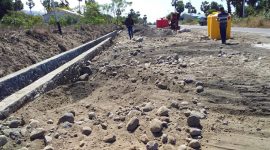 Pekerjaan Proyek Peningkatan Jalan Lingkar Luar senilai Rp 5 miliar lebih di Kabupaten Sikka, kondisi Jumat (9/8)