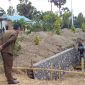 Bupati Sikka Fransiskus Roberto Diogo melakukan sidak pekerjaan proyek Peningkatan Jalan Lingkar Luar yang dikerjakan CV Maghu Ate, Selasa (13/8)