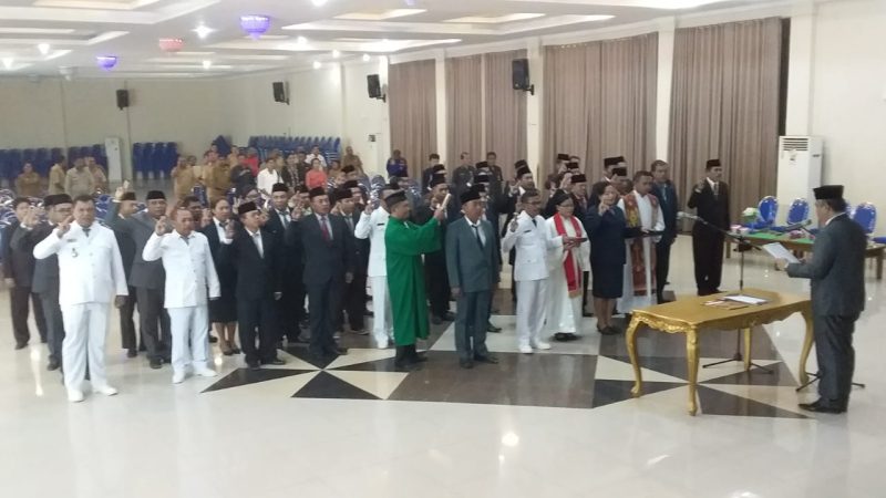 Bupati Sikka Fransiskus Roberto Diogo melantik 43 pejabat eselon 2 dan eselon 3 di Gedung SCC, Selasa (13/8