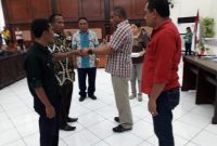 Gladibersih penyerahan palu pimpinan dari Ketua DPRD Sikka Periode 2014-2019 kepada Ketua Sementara DPRD Sikka Periode 2019-2014, Sabtu (24/8)