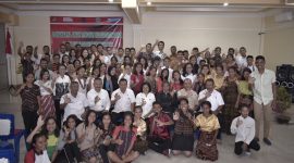Peserta Lokakarya Anak pose bersama usai pembukaan kegiatan di Hotel Lokaria, Rabu (28/8)
