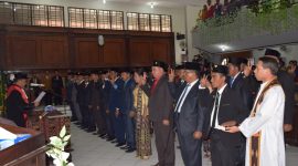 Suasana pelantikan Anggota DPRD Sikka Periode 2019-2024, Senin (26/8)