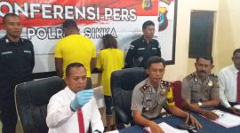 Kasat Narkoba Polres Sikka menunjukkan barang bukti kepada wartawan, Senin (16/9)