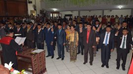 Suasana pelantikan anggota DPRD Sikka, Senin (26/8)