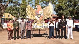 Bupati Sikka pose bersama usai upacara memperingati Hari Kesaktian Pancasila, Selasa (1/10)