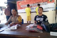 Kapolres Sikka AKBP Rickson Situmorang memberikan keterangan pers terkait aksi begal di Maumere, Jumat (4/10)