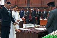 Ketua DPRD Sikka melantik anggota DPRD Sikka Yohanes Raga Imung, Selasa (29/10)