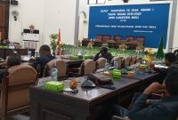 Paripurna penyampaian pemandangan umum fraksi-fraksi, Senin (25/11), belum bisa dimulai karena Bupati Sikka belum hadir