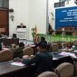Suasana rapat paripurna DPRD Sikka sebelum diskors, Selasa (26/11)