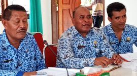 Kepala BPBD Sikka Mohammad Daeng Bakir dan beberapa Kepala Bidang saat rapat kerja dengan Komisi 3 DPRD Sikka, Jumat (29/11)