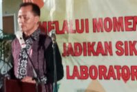 Kepala Kantor Kemenag NTT Sarman Marselinus memberikan arahan di Hotel Lokaria Indah, Jumat (29/11) malam