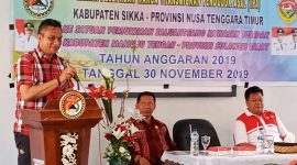 Bupati Sikka Fransiskus Roberto Diogo melepas transmigran  asal Kabupaten Sikka ke Kabupaten Mamuju Tengah, Sabtu (30/11)