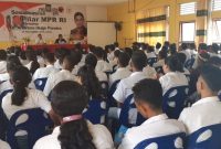 Ratusan siswa SMA Alsiora di Kabupaten Ende Propinsi NTT mengikuti sosialisasi Empat Pilar Kebangsaan oleh Anggota MPR RI Andreas Hugo Pareira, Jumat (29/11)