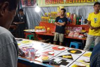 Suasana permainan rolet pada pasar malam di Lapangan Umum Kota Baru, Minggu (1/12)
