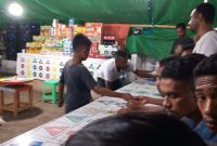 Seorang anak di bawah umur terlibat nembantu bandar rolet pada pasar malam di Lapangan Umum Kota Baru, Minggu (1/12)