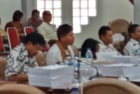 Suasana rapat Badan Anggaran bersama Bagian Humas dan Protokol Setda Sikka, Kamis (12/12)