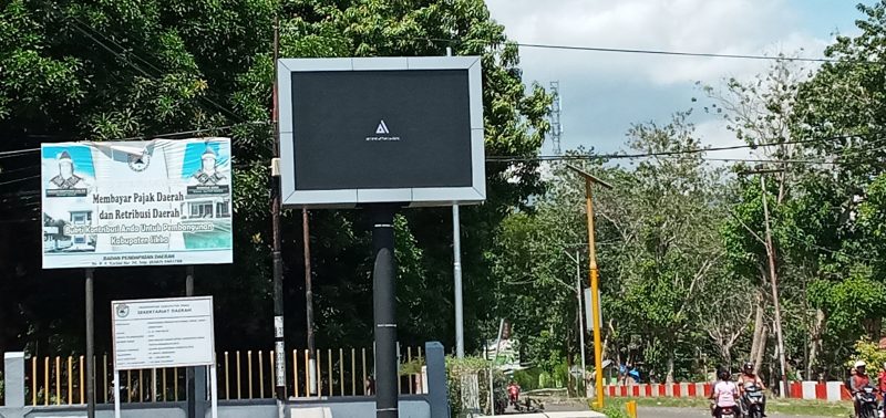 Videotron di Jalan Eltari Maumere