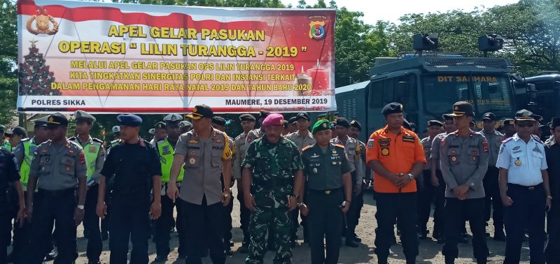 Kapolres Sikka bersama Danlanal Maumere dan Dandim 1603 Sikka pose bersama usai apel gelar pasukan di Lapangan Umum Kota Baru, Kamis (19/12)