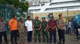 Forkopimda Sikka pantau suasana di Pelabuhan Laurens Say Maumere, Selasa (24/12)