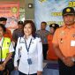 Kunjungan Dirjen Perhubungan Udara  Polana Banguningsih Pramesti di Posko Angkutan Udara di Bandara Frans Seda Maumere, Minggu (29/12)