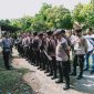 Personil BKO sedang apel di Polsek Adonara Barat, Minggu (1/12)