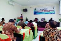 Kepala Kantor Kemenag NTT Sarman Marselinus sedang memberikan arahan pada kegiatan Rakor Pegawai Bimas Hindu dan Lembaga Agama Hindu se-NTT, di Hotel Elmylia Kupang, Jumat (13/12) 