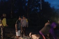 Aksi penutupan badan jalan dan pemalakan di wilayah Kecamatan Mego, Minggu (29/12)