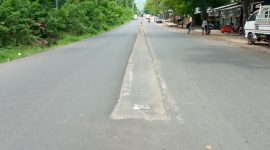 Proyek pembatas jalan yang tidak selesai dikerjakan, kondisi Kamis (2/1)