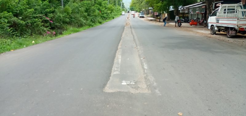 Proyek pembatas jalan yang tidak selesai dikerjakan, kondisi Kamis (2/1)