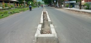 Proyek Pembatas Jalan di Wairklau Tidak Selesai Dikerjakan