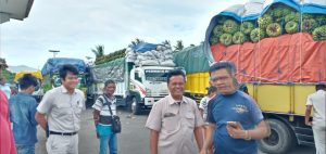 Cuaca Ekstrim, Ratusan Penumpang Terlantar di Pelabuhan Feri Kewapante