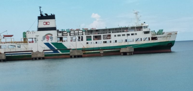 KMP Windu Karsa Dwitya berlabuh 2 minggu di Pelabuhan Feri Kewapante