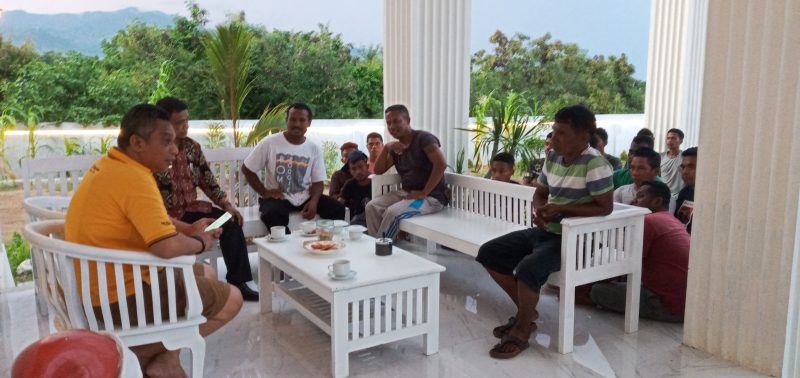 Perwakilan sopir ekspedisi bertemu Bupati Sikka di rumah kediaman di Jalan Lingkar Luar, Kamis (16/1)
