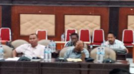 Sekretaris Fraksi Partai Nasdem Petrus da Silva (paling belakang sebelah kanan)