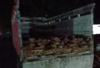 Sejumlah 1,6 kubik kayu tanpa dokumen diamankan di Polres Sikka, Sabtu (25/1)