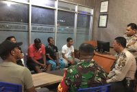 Suasana penyelesaian dugaan selingkuh di SPKT Polres Sikka, Selasa (14/1)