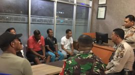 Suasana penyelesaian dugaan selingkuh di SPKT Polres Sikka, Selasa (14/1)