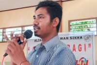 Paulus Langu sedang menceritakan kisah hidupnya, Jumat (14/2), di Panti Dymphna