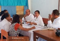 Kepala Dinas P2KBP3A Kabupaten Sikka Maria Bernadina Sada Nenu dan staf menemui Pimpinan Seminari BSB, Rabu (26/2)