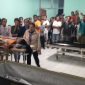 Jasad korban keluar dari kamar jenazah RSUD TC Hillers Maumere, Jumat (28/2) dinihari