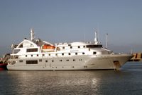 Kapal pesiar MV Coral Adventurer