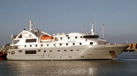 Kapal pesiar MV Coral Adventurer