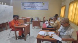 Alexander Ozzy Nesta, pelajar SMKN 1 Maumere sedang diwawancarai Tim Penguji