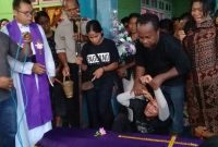 Suasana pemakaman korban DBD, Jumat (21/2)