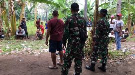 Suasana lokasi sabung ayam di Desa Waiara usai digebrek tentara, Minggu (23/2) 