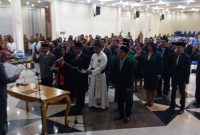 Bupati Sikka Fransiskus Roberto Diogo melantik pejabat eselon 2 dan 3 di Gedung SCC, Senin (2/3)
