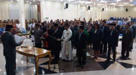 Bupati Sikka Fransiskus Roberto Diogo melantik pejabat eselon 2 dan 3 di Gedung SCC, Senin (2/3)